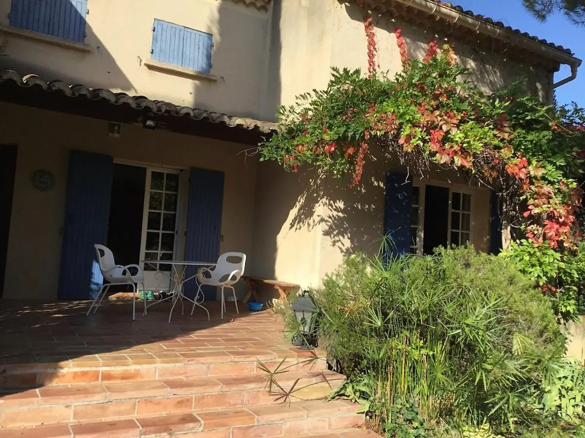 Maison De Famille Avec Piscine Aubignan 0*,  France